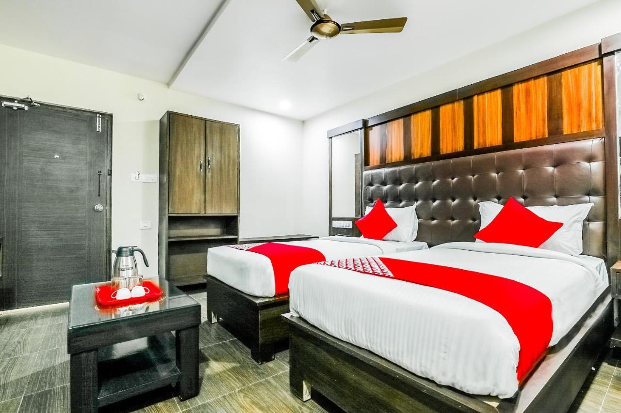 Oyo 16155 Hotel Dcm Grand Vijayawāda Dış mekan fotoğraf