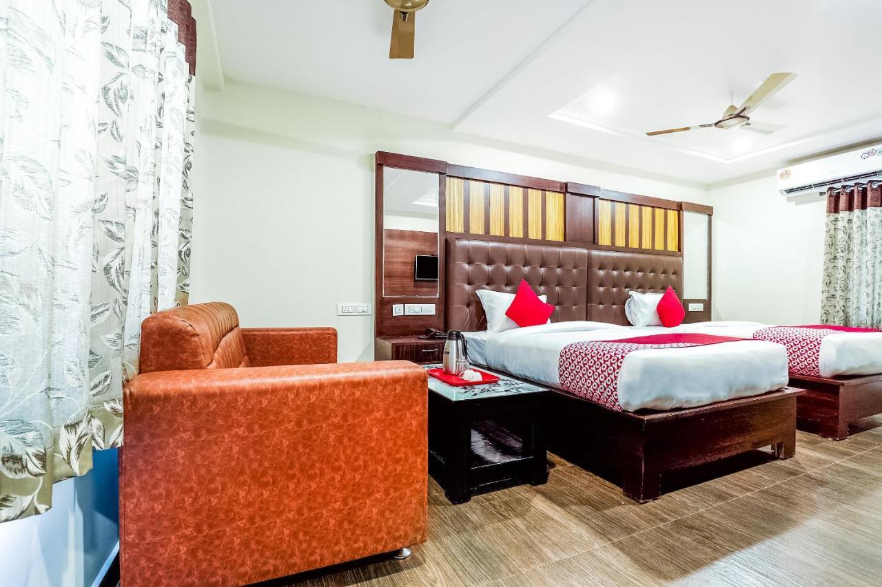 Oyo 16155 Hotel Dcm Grand Vijayawāda Dış mekan fotoğraf