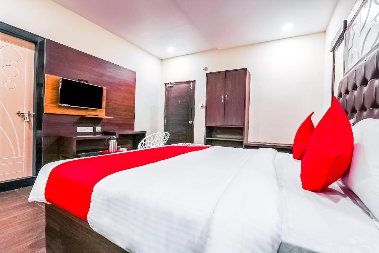 Oyo 16155 Hotel Dcm Grand Vijayawāda Dış mekan fotoğraf