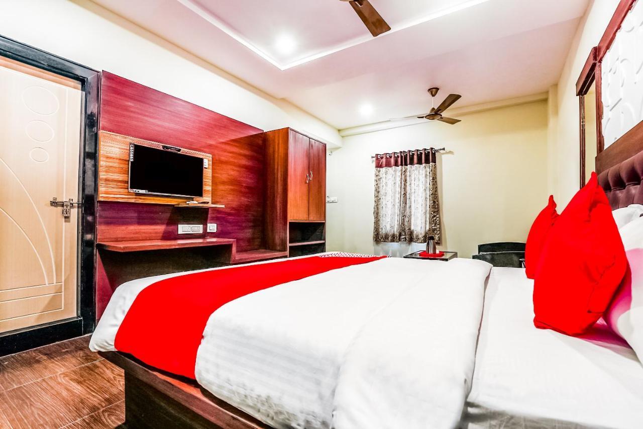 Oyo 16155 Hotel Dcm Grand Vijayawāda Dış mekan fotoğraf
