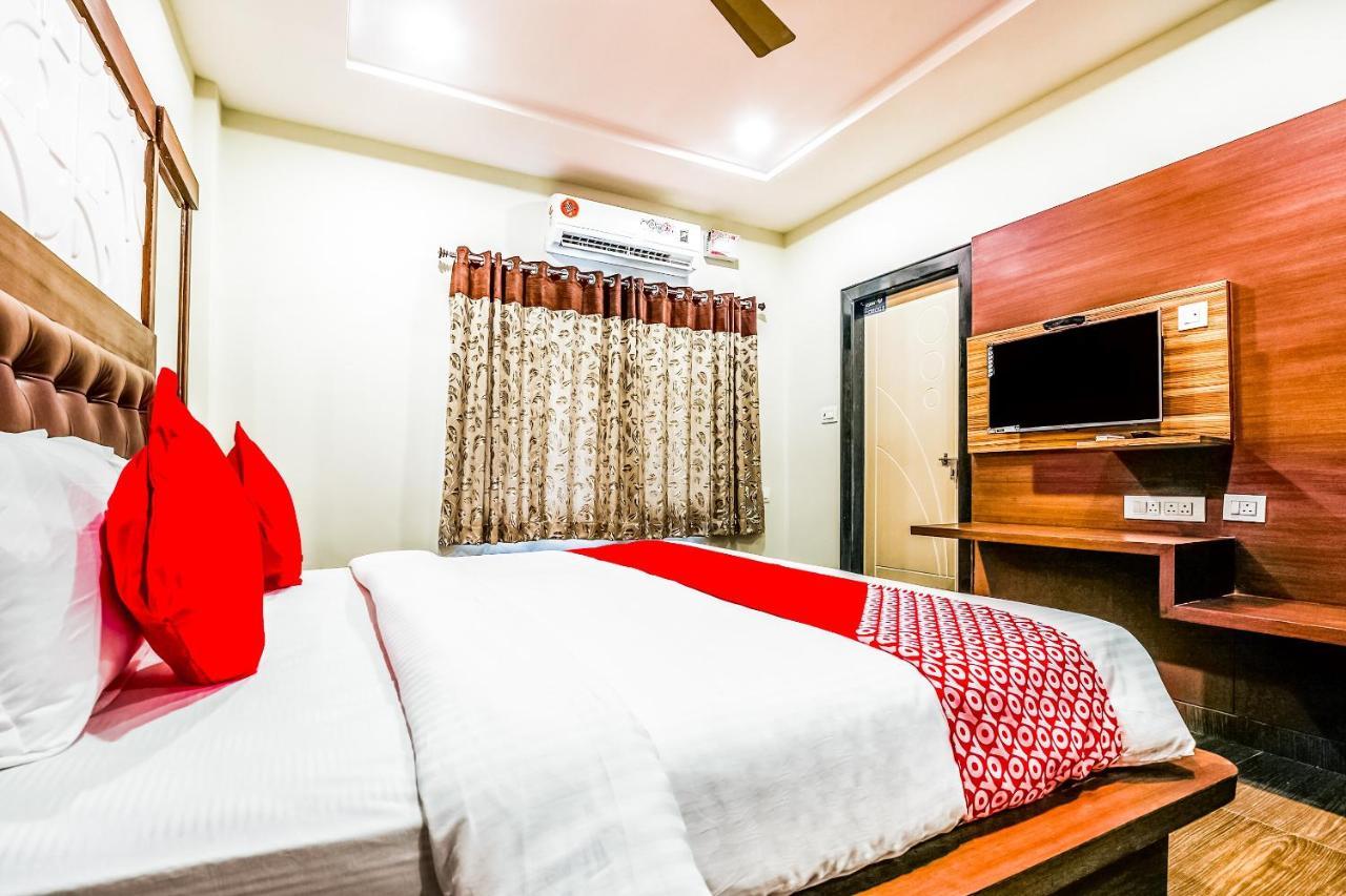 Oyo 16155 Hotel Dcm Grand Vijayawāda Dış mekan fotoğraf