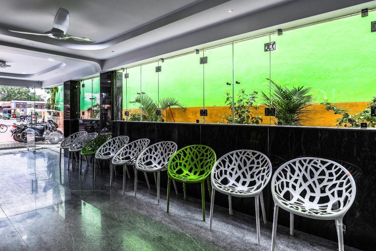 Oyo 16155 Hotel Dcm Grand Vijayawāda Dış mekan fotoğraf