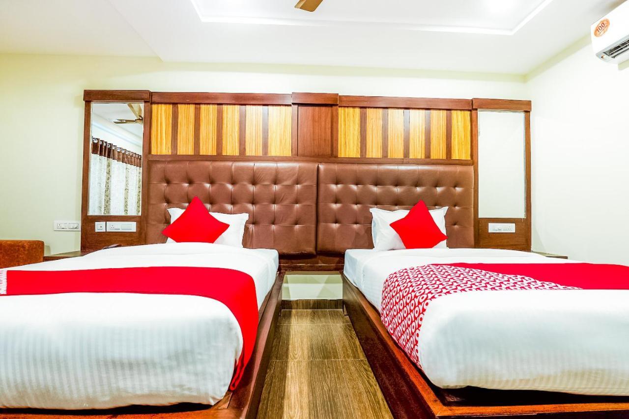 Oyo 16155 Hotel Dcm Grand Vijayawāda Dış mekan fotoğraf