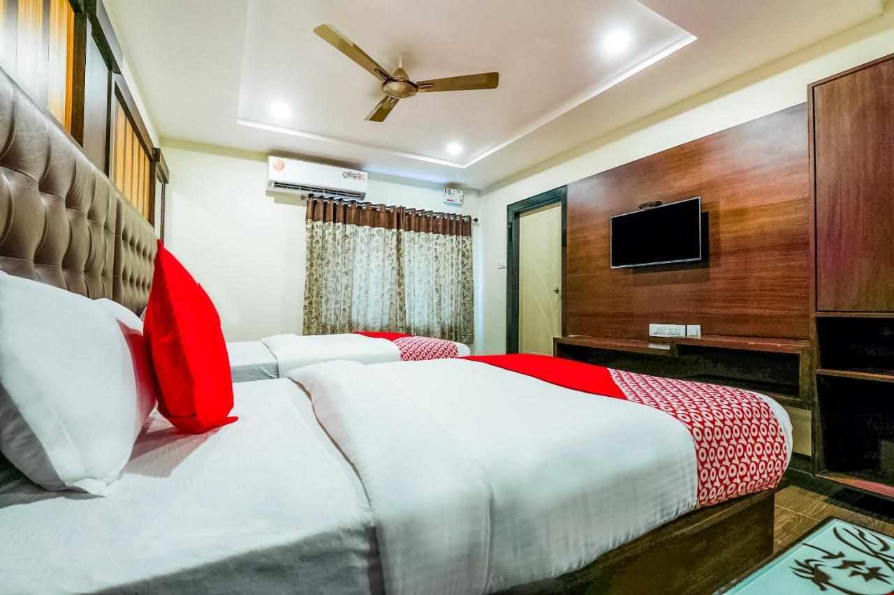 Oyo 16155 Hotel Dcm Grand Vijayawāda Dış mekan fotoğraf