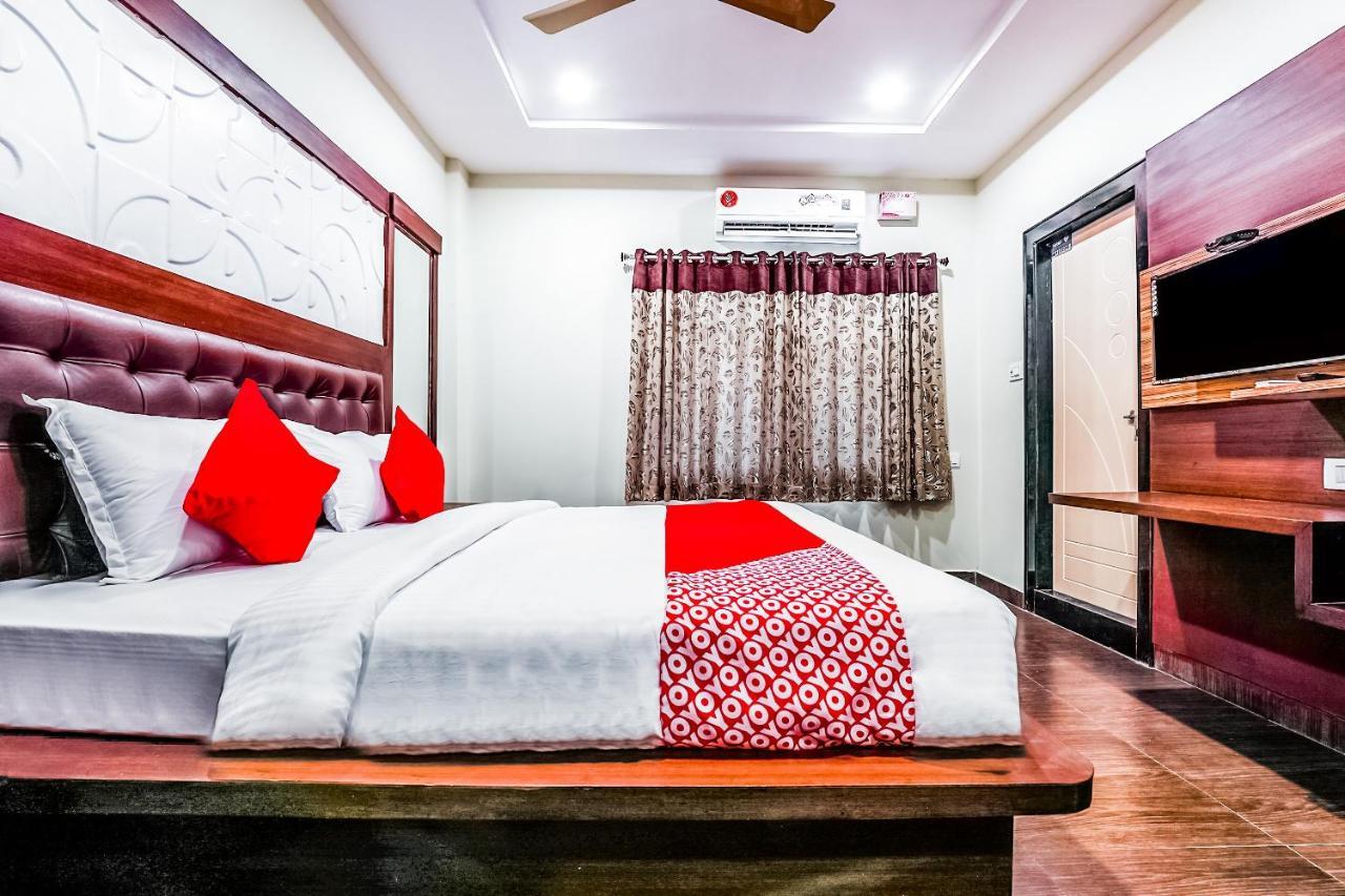 Oyo 16155 Hotel Dcm Grand Vijayawāda Dış mekan fotoğraf