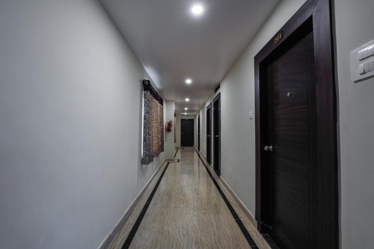 Oyo 16155 Hotel Dcm Grand Vijayawāda Dış mekan fotoğraf