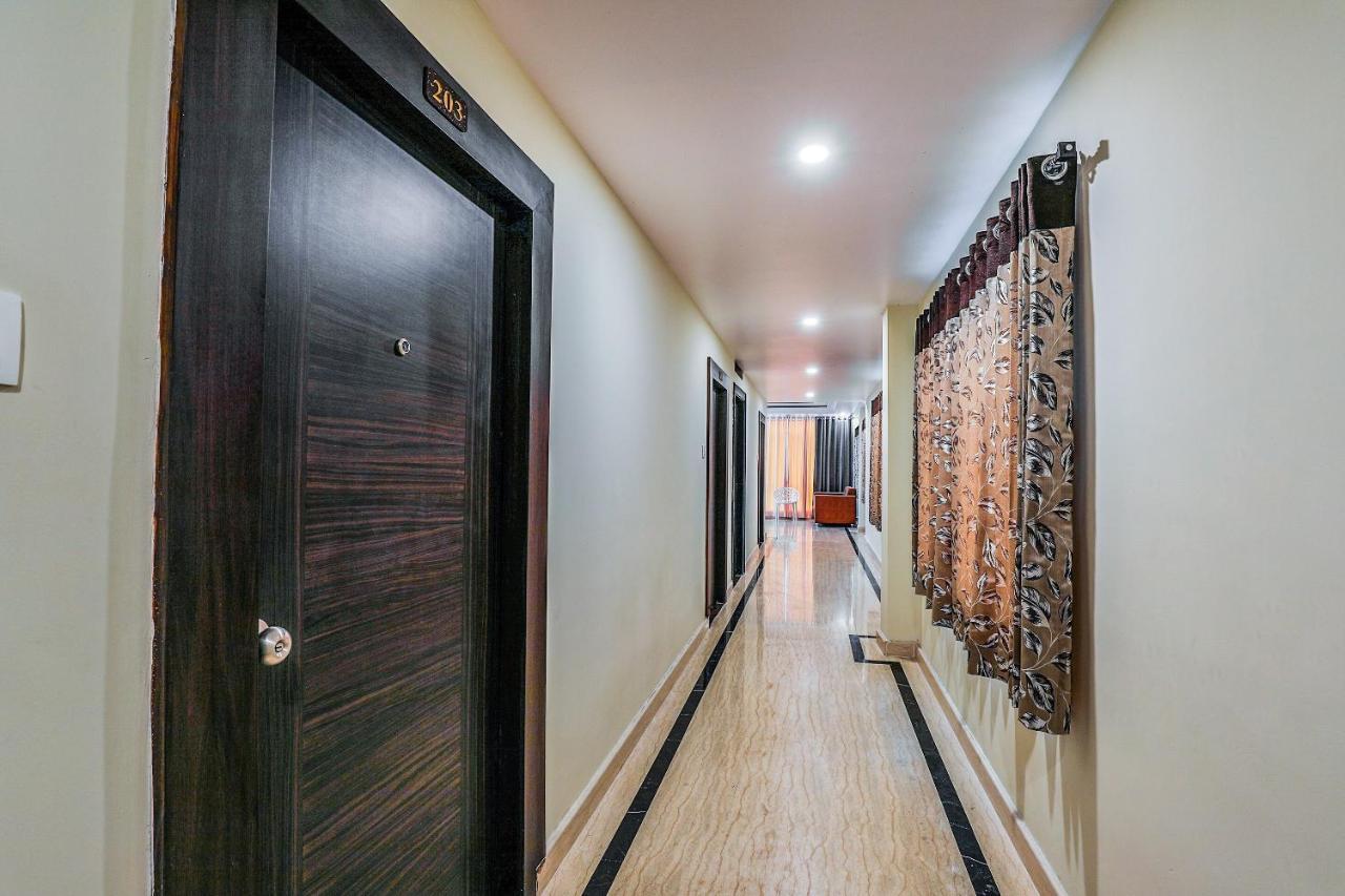 Oyo 16155 Hotel Dcm Grand Vijayawāda Dış mekan fotoğraf