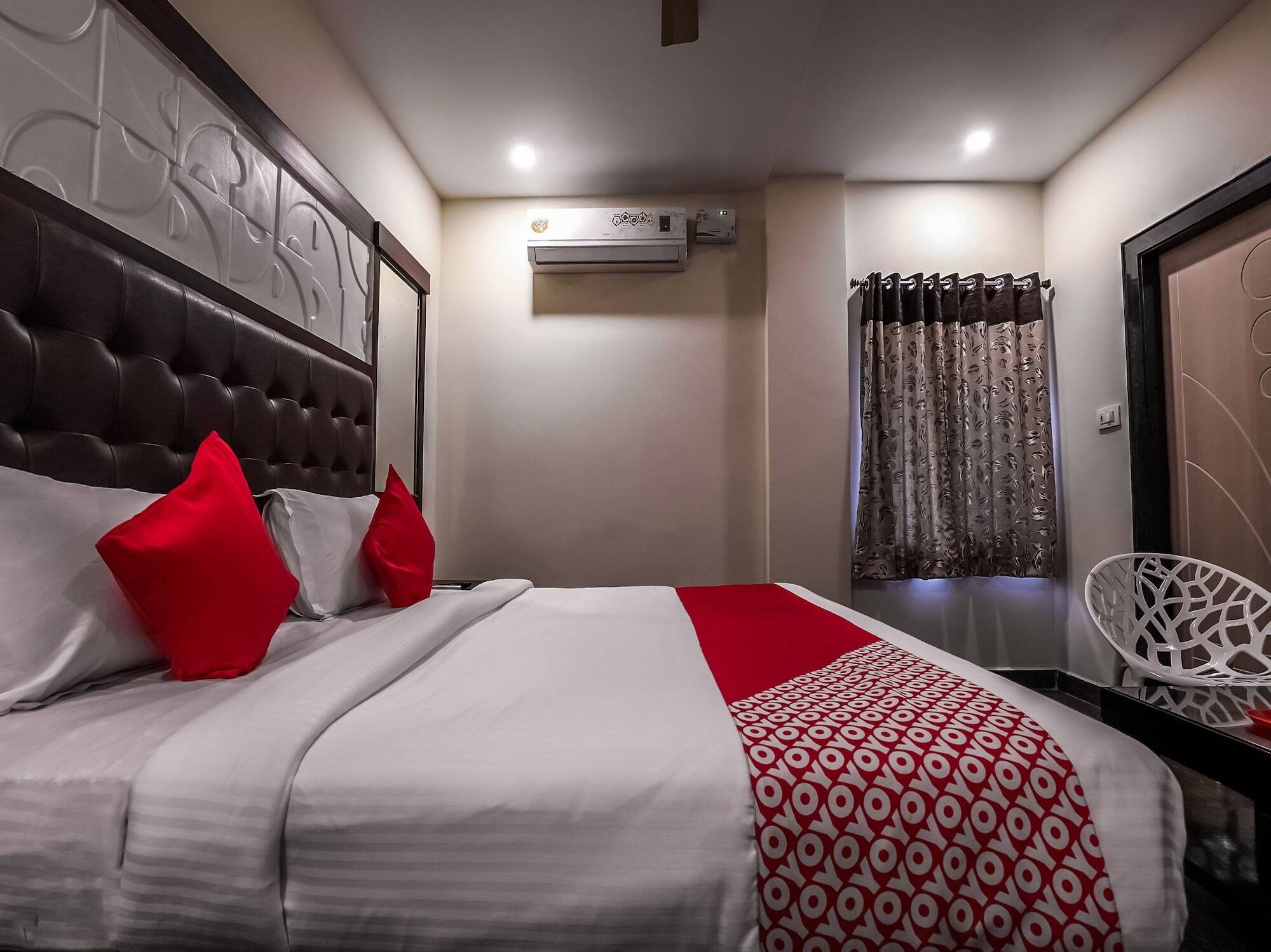 Oyo 16155 Hotel Dcm Grand Vijayawāda Dış mekan fotoğraf